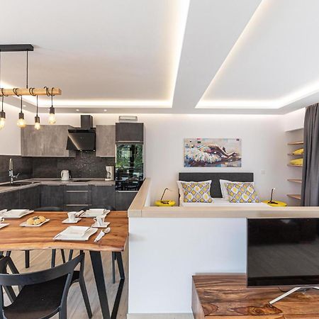 5 Bedroom Cozy Home In Okrug Donji Donji Okrug  Exterior foto