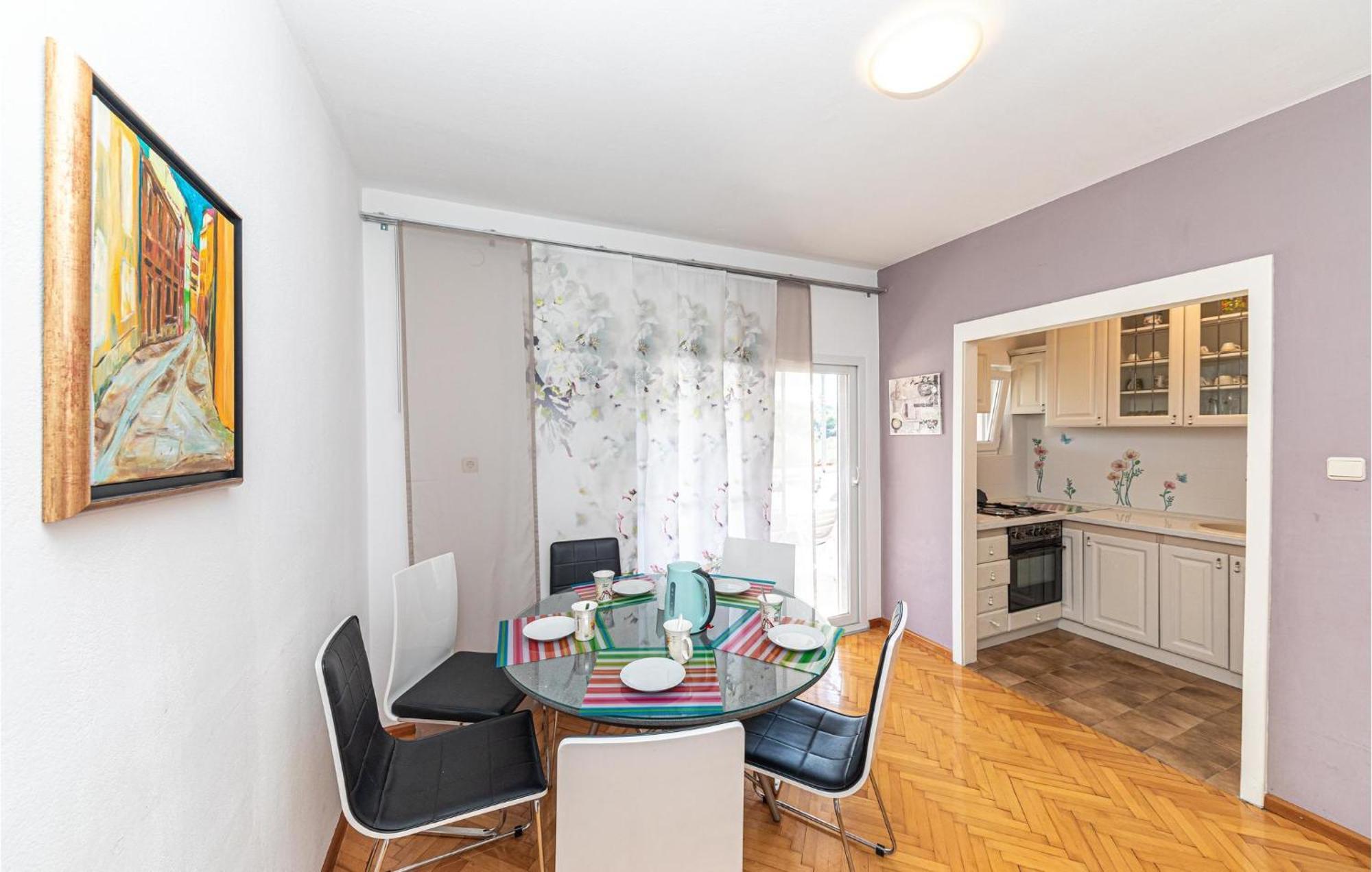 5 Bedroom Cozy Home In Okrug Donji Donji Okrug  Exterior foto