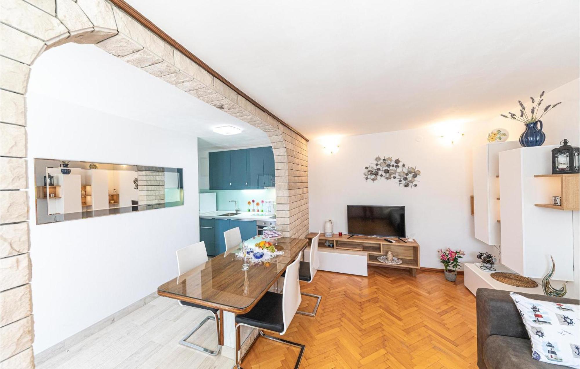 5 Bedroom Cozy Home In Okrug Donji Donji Okrug  Exterior foto